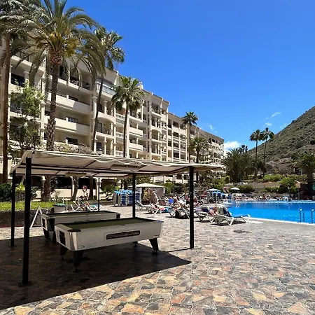 Pool View In Castle Harbour C006